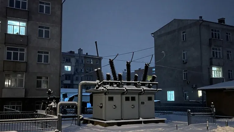 Illustration for: UN panel: Russian strikes on Ukrainian heating and power grids are war crimes